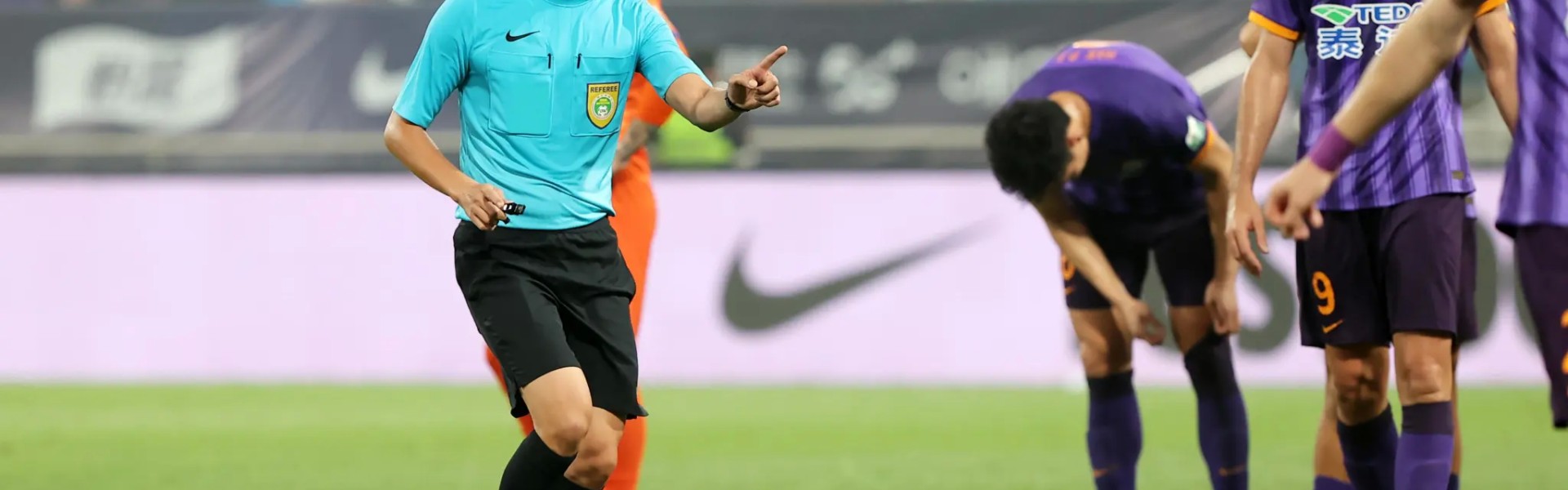 2026世界杯手机观看-杨翼：去年“金哨”李海新执法上海德比，他的风格较为严厉