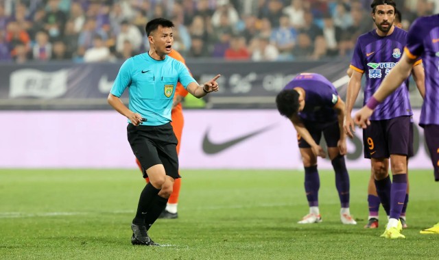 2026世界杯手机观看-杨翼：去年“金哨”李海新执法上海德比，他的风格较为严厉
