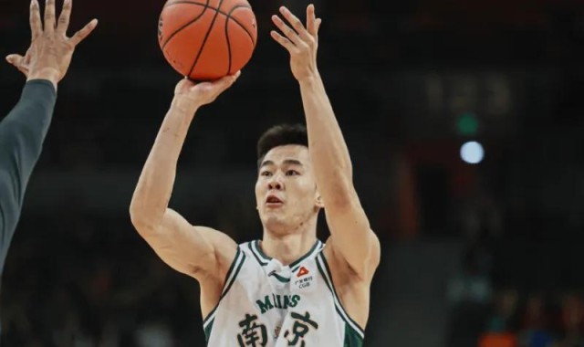 郭昊文汉兹暴走也带不动同曦！王世龙+3将纯战犯，防守几乎为0！