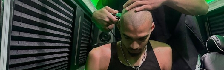 2026世界杯安装指南-光头兄弟团！凯尔登社媒晒出好友统一发型！还有为文班理发瞬间